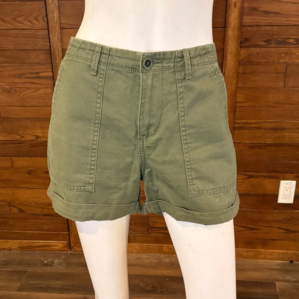 Old Navy Olive Utility Roll-Cuff Shorts - Picture 1 of 6
